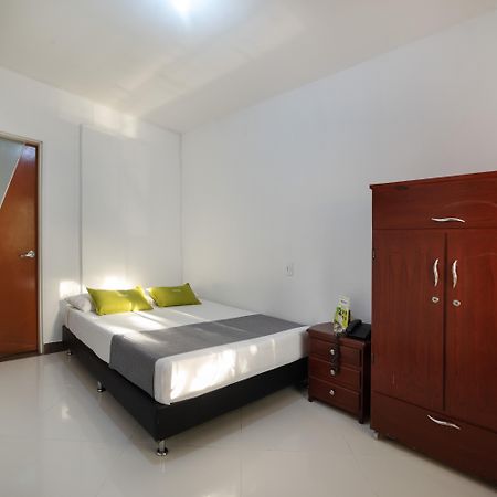 Ayenda 1234 Imperio 70 Hotel Меделин Екстериор снимка
