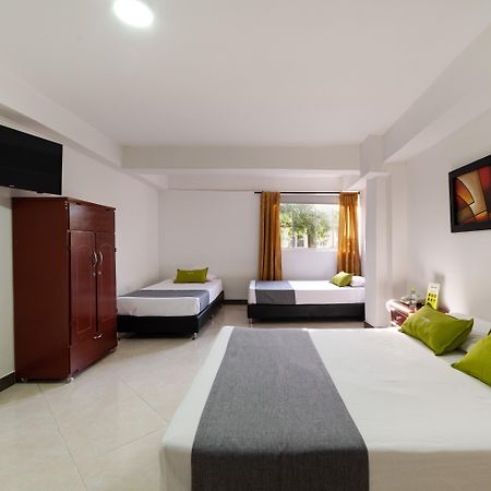 Ayenda 1234 Imperio 70 Hotel Меделин Екстериор снимка