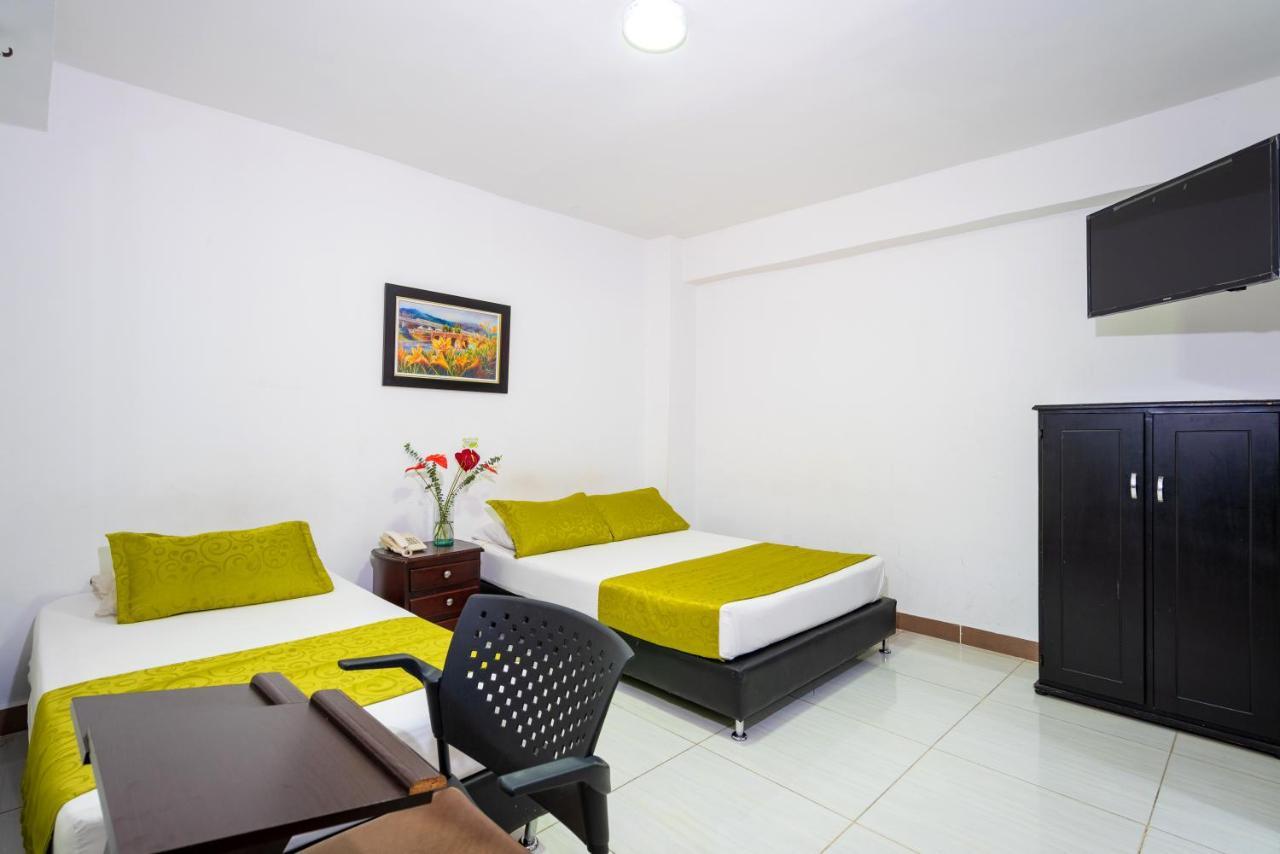 Ayenda 1234 Imperio 70 Hotel Меделин Екстериор снимка