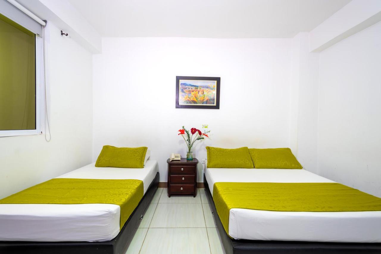 Ayenda 1234 Imperio 70 Hotel Меделин Екстериор снимка