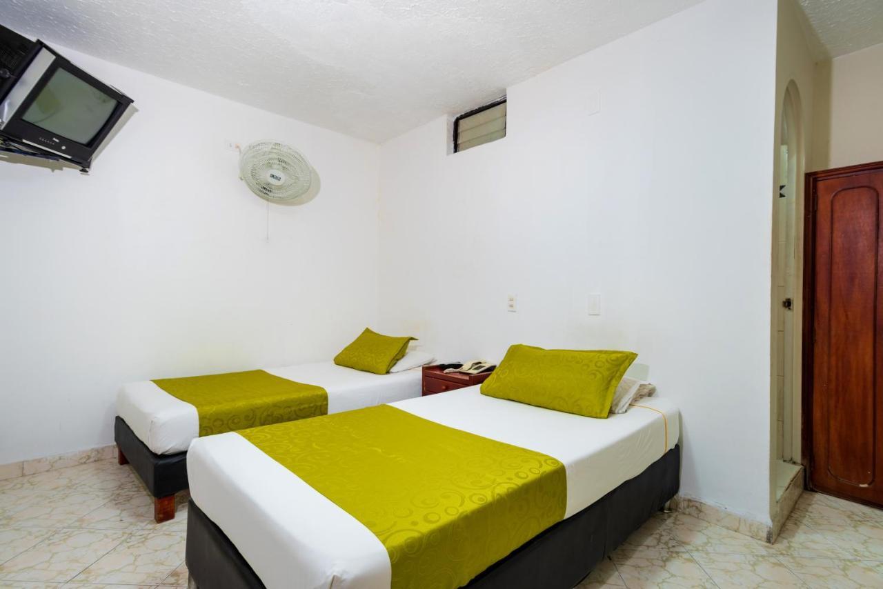 Ayenda 1234 Imperio 70 Hotel Меделин Екстериор снимка