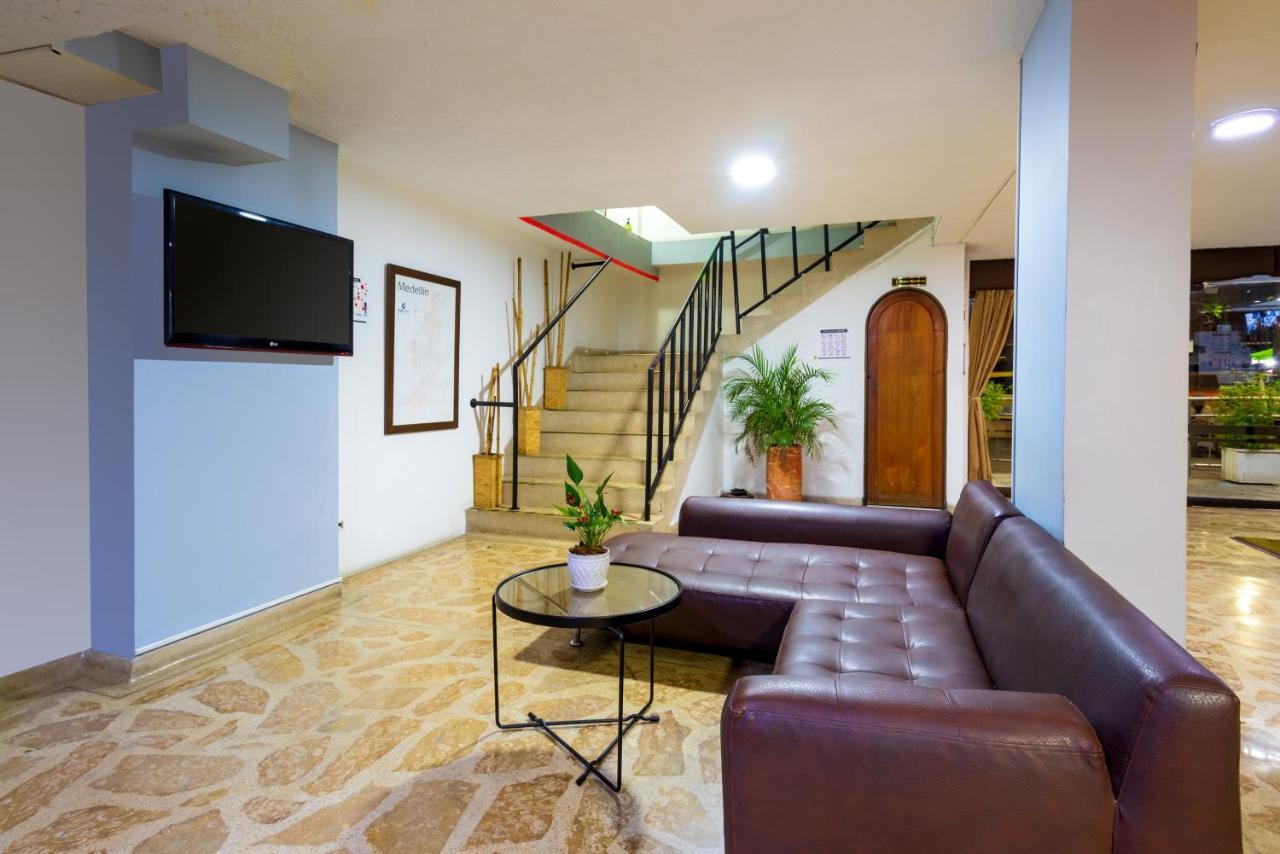 Ayenda 1234 Imperio 70 Hotel Меделин Екстериор снимка