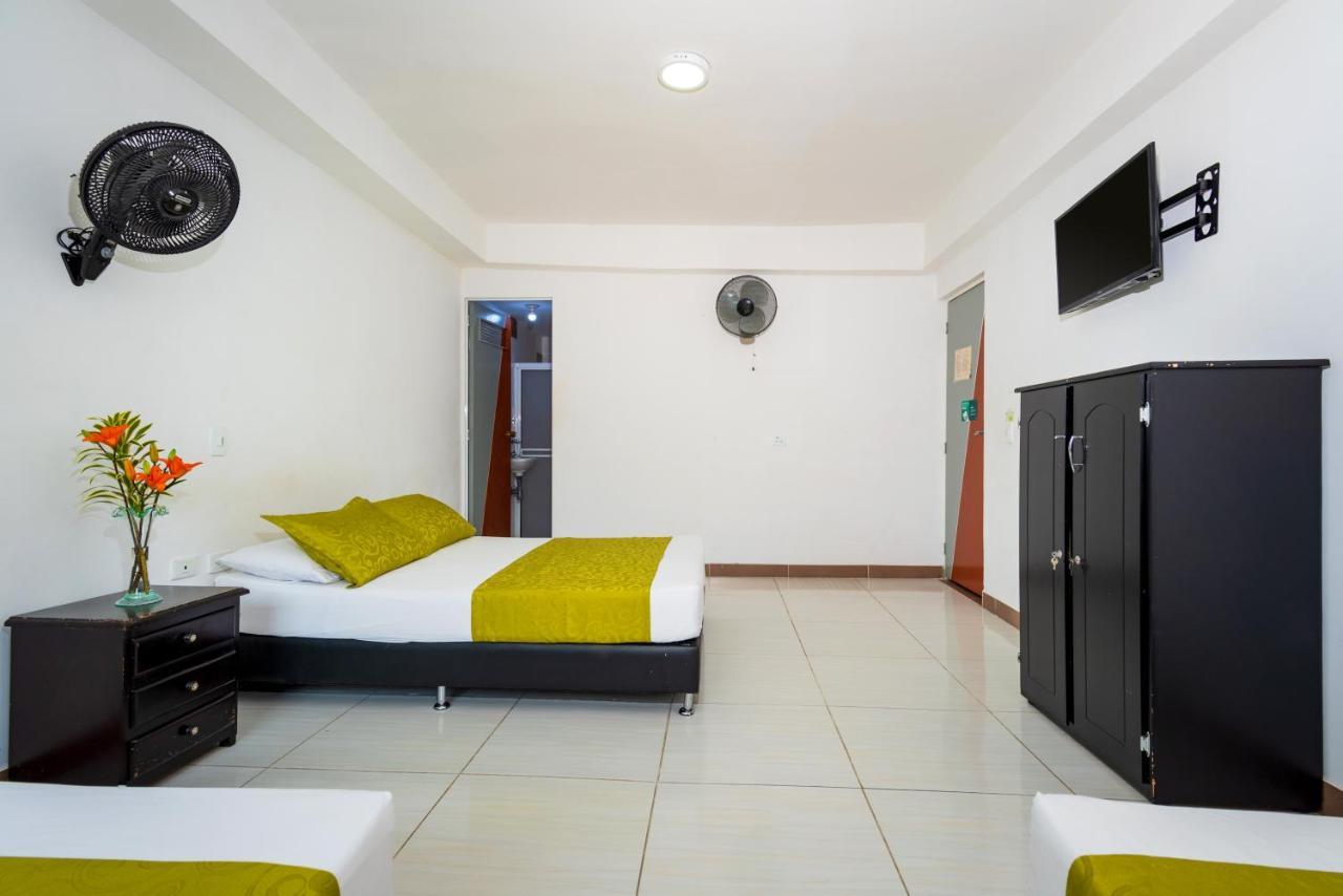 Ayenda 1234 Imperio 70 Hotel Меделин Екстериор снимка