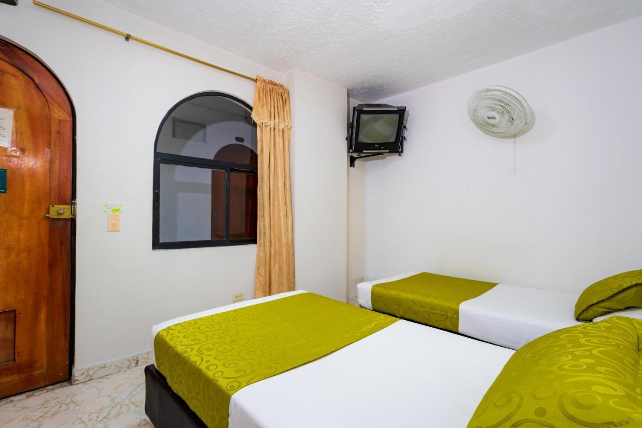 Ayenda 1234 Imperio 70 Hotel Меделин Екстериор снимка