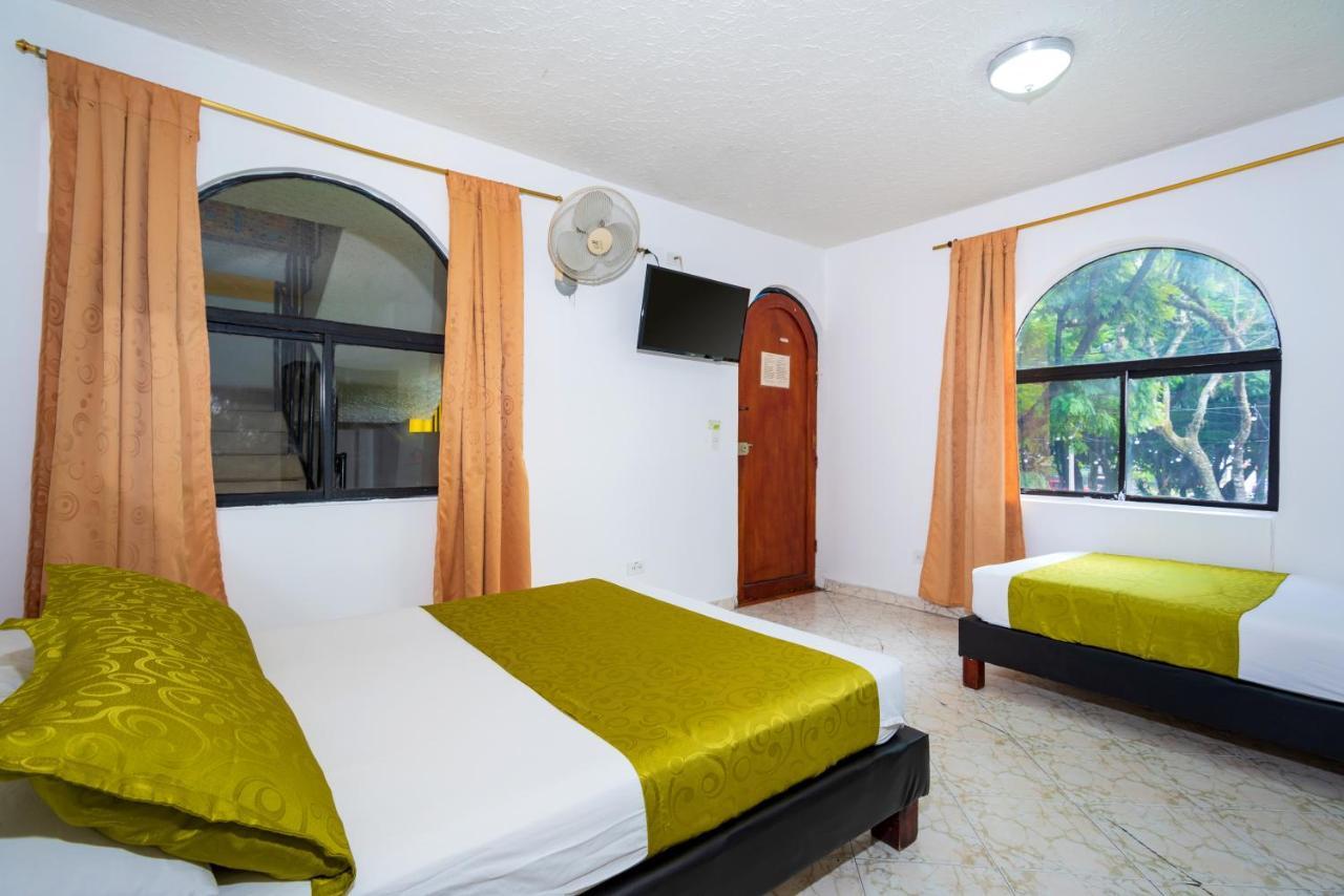 Ayenda 1234 Imperio 70 Hotel Меделин Екстериор снимка
