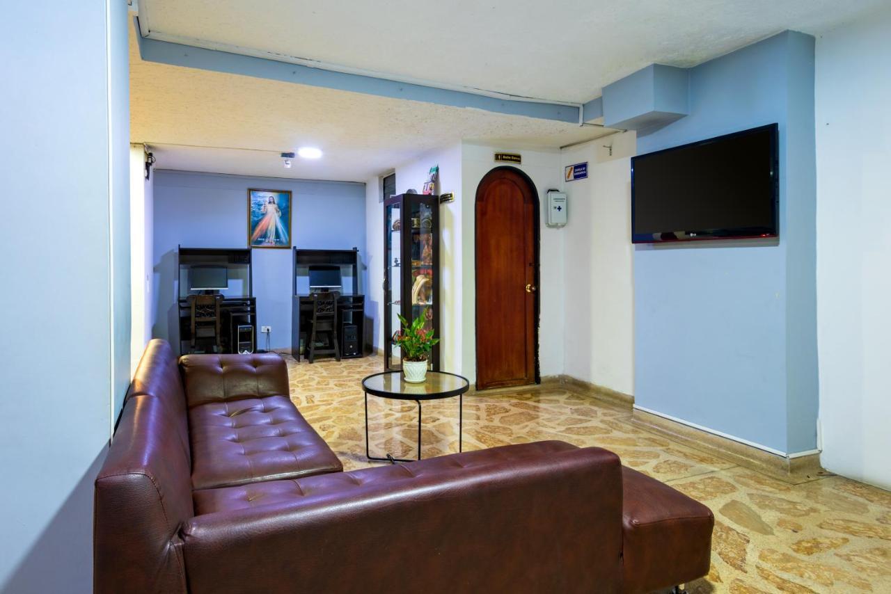 Ayenda 1234 Imperio 70 Hotel Меделин Екстериор снимка