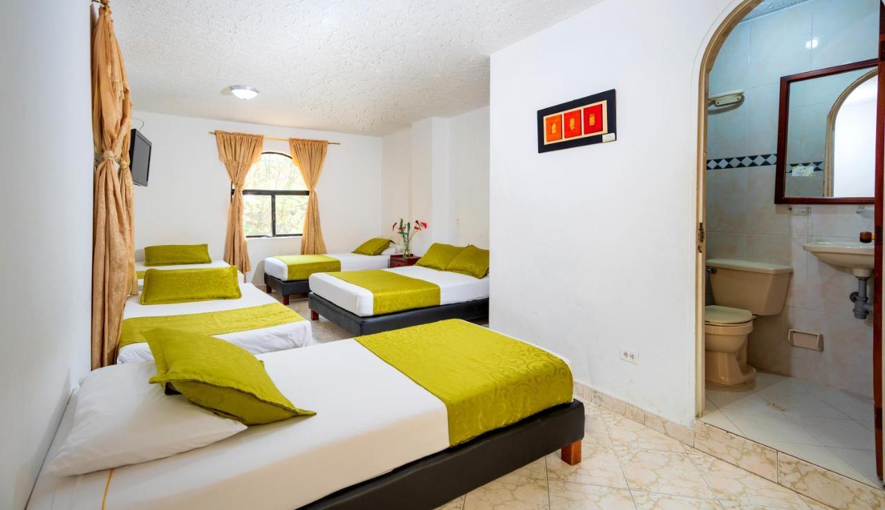 Ayenda 1234 Imperio 70 Hotel Меделин Екстериор снимка