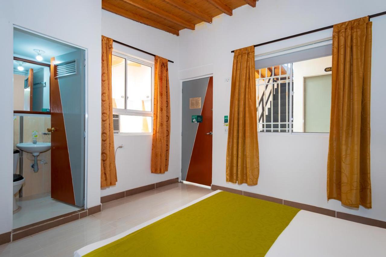 Ayenda 1234 Imperio 70 Hotel Меделин Екстериор снимка