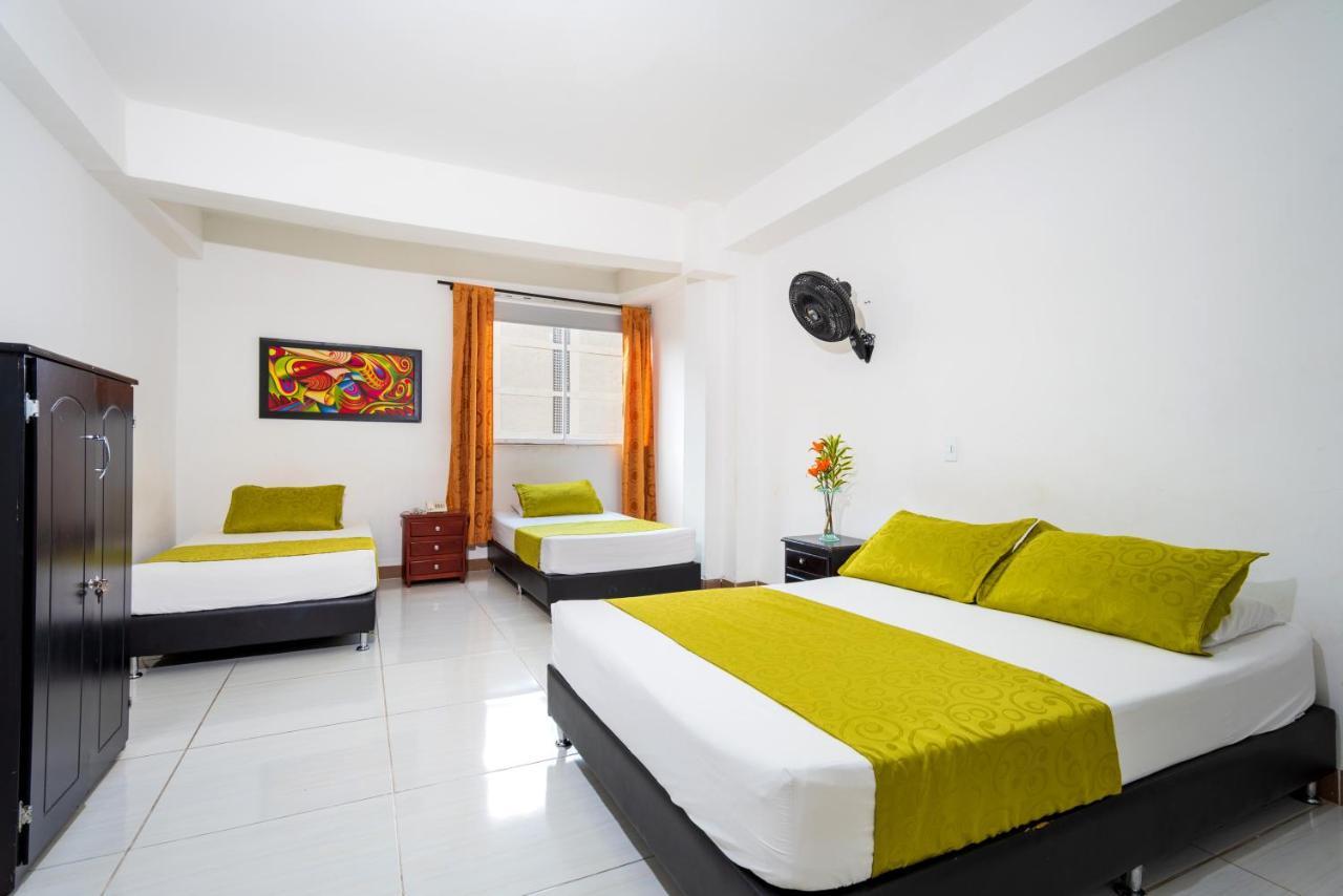 Ayenda 1234 Imperio 70 Hotel Меделин Екстериор снимка