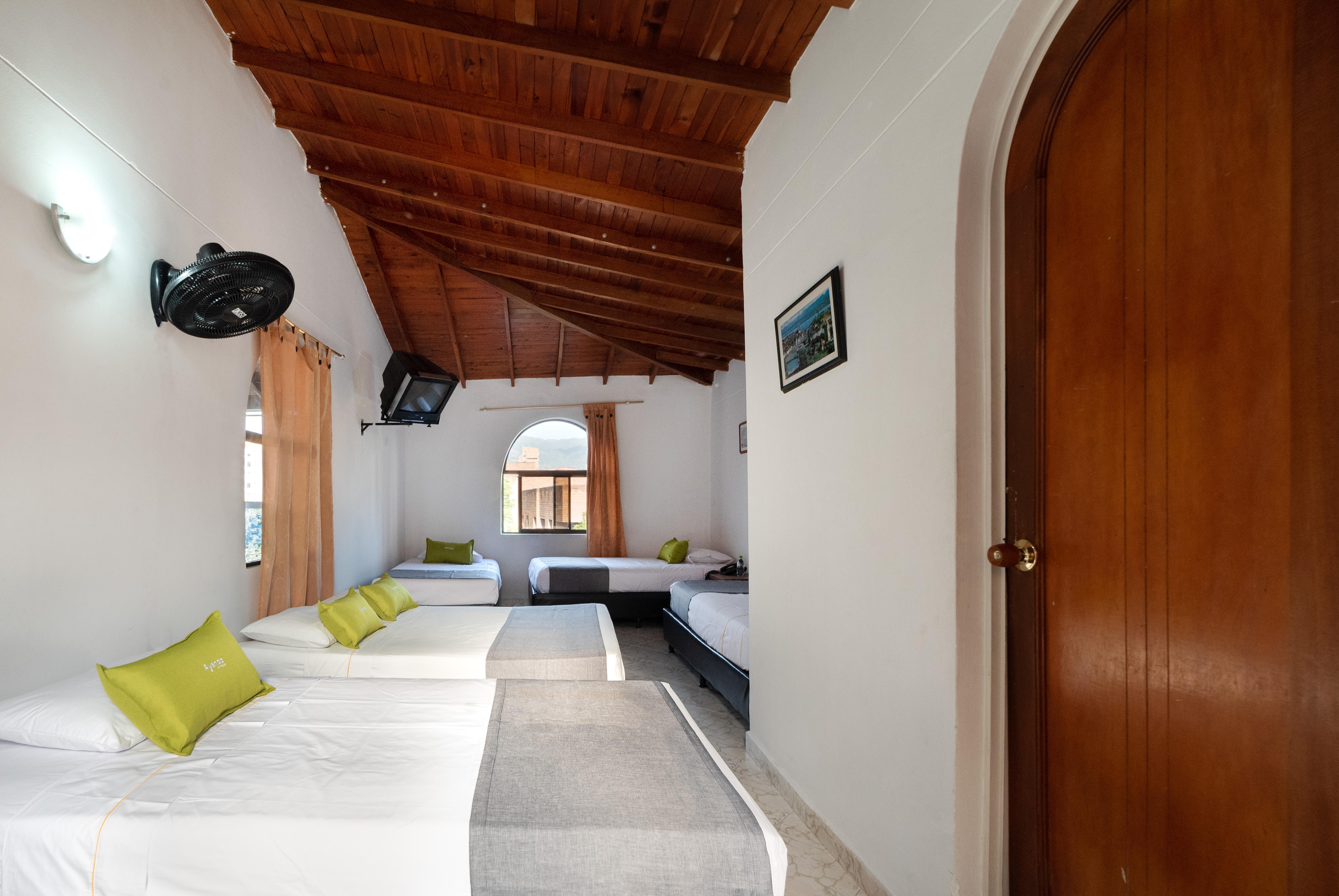 Ayenda 1234 Imperio 70 Hotel Меделин Екстериор снимка