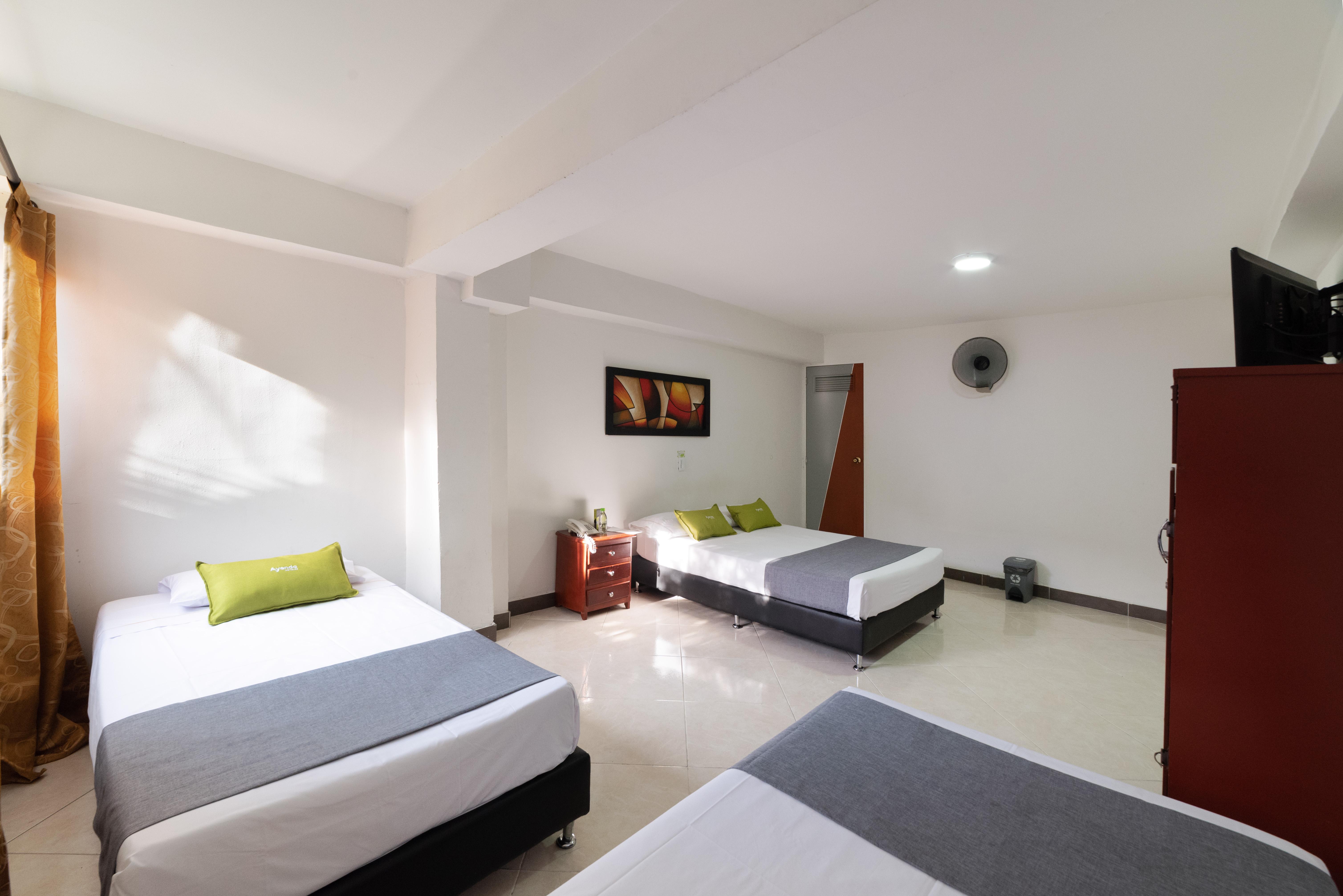 Ayenda 1234 Imperio 70 Hotel Меделин Екстериор снимка