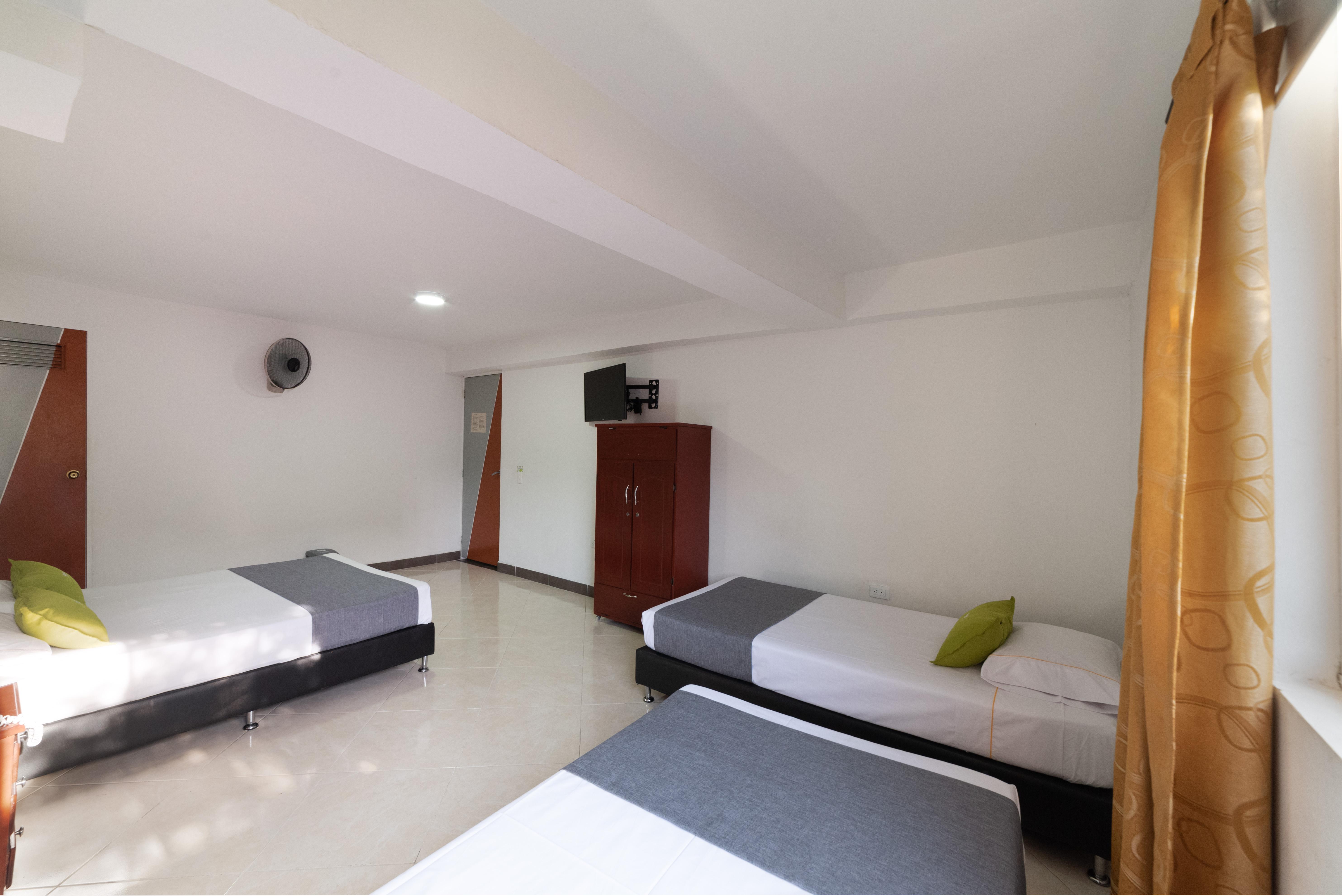 Ayenda 1234 Imperio 70 Hotel Меделин Екстериор снимка