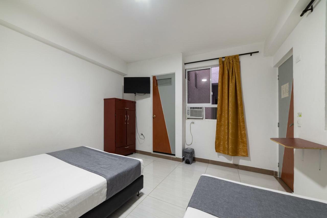 Ayenda 1234 Imperio 70 Hotel Меделин Екстериор снимка