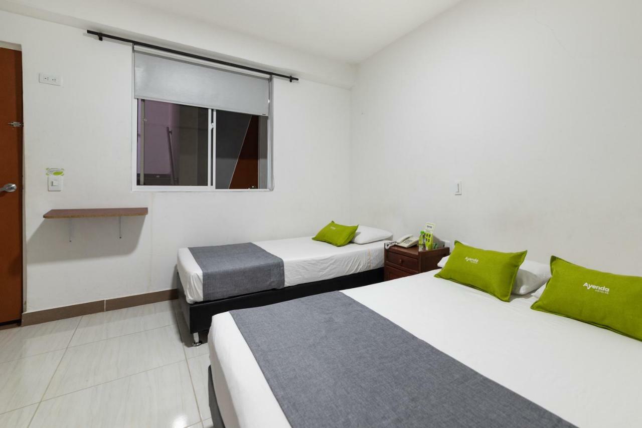 Ayenda 1234 Imperio 70 Hotel Меделин Екстериор снимка