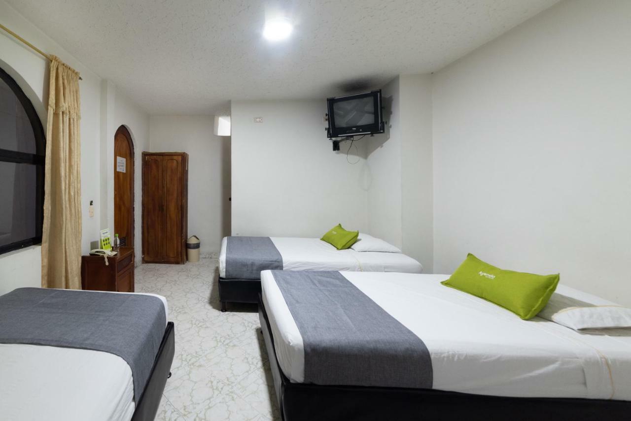 Ayenda 1234 Imperio 70 Hotel Меделин Екстериор снимка