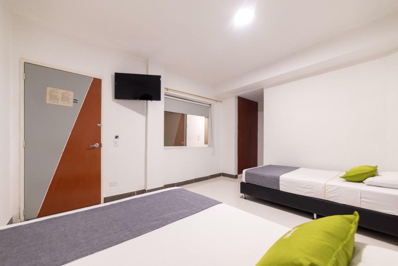 Ayenda 1234 Imperio 70 Hotel Меделин Екстериор снимка